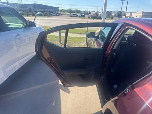 Used 2025 Nissan Sentra SV image 16