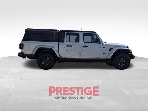 Used 2023 Jeep Gladiator Sport AWD/4WD image 7