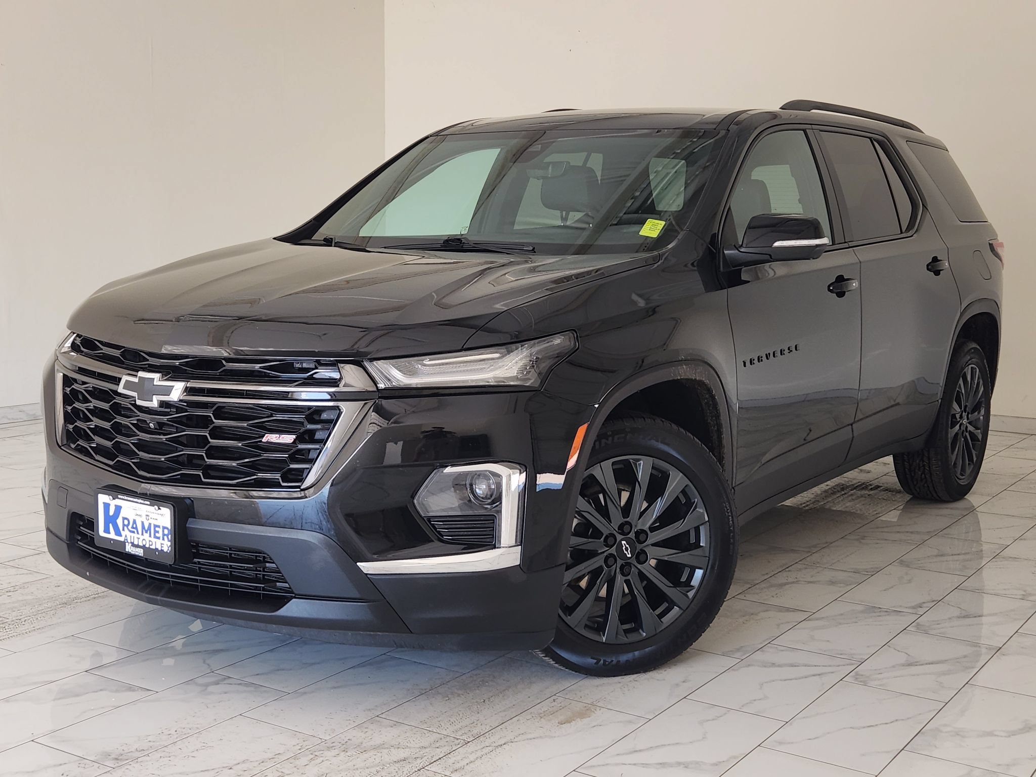 Used 2023 Chevrolet Traverse RS FWD image 1
