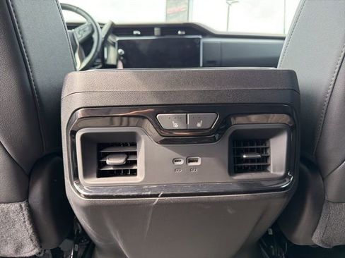 Used 2024 GMC Sierra 2500 AT4 AWD/4WD image 17