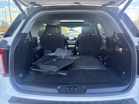 Used 2023 Ford Explorer XLT w/ Equipment Group 202A image 5