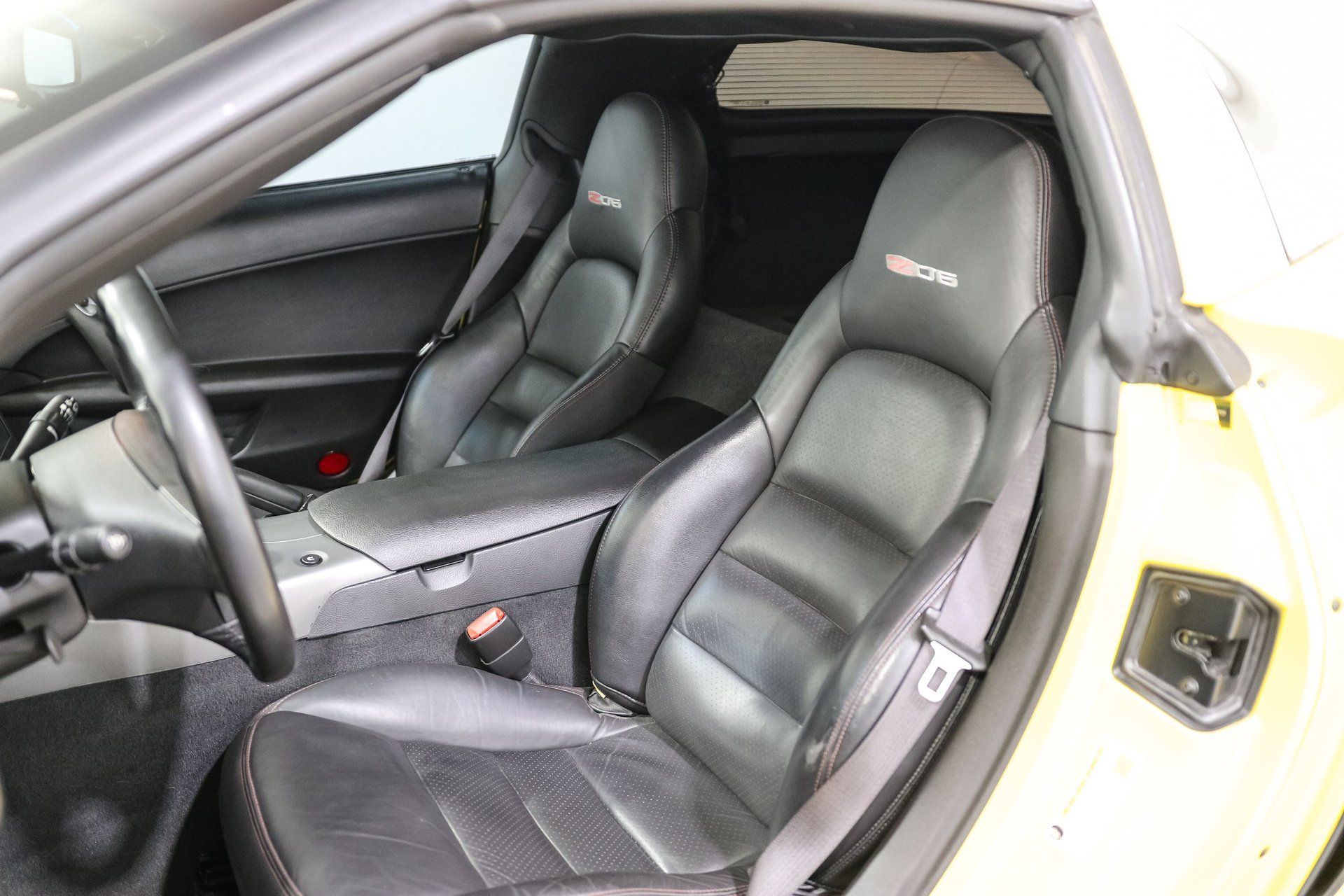 Used 2007 Chevrolet Corvette Z06 w/ Preferred Equipment Group RWD image 11