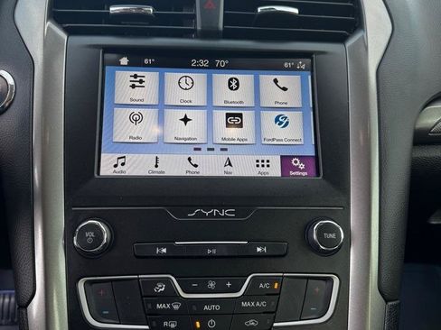 Used 2019 Ford Fusion SE FWD image 21