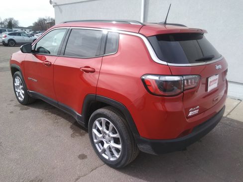 Used 2023 Jeep Compass Latitude image 7
