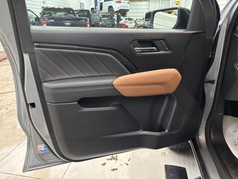 Used 2025 GMC Canyon AT4 AWD/4WD image 7