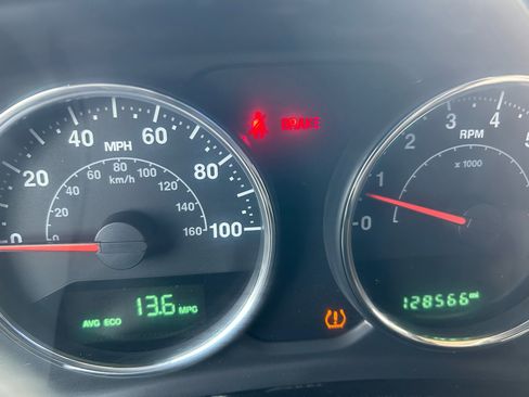 Used 2015 Jeep Wrangler Unlimited Sahara image 21