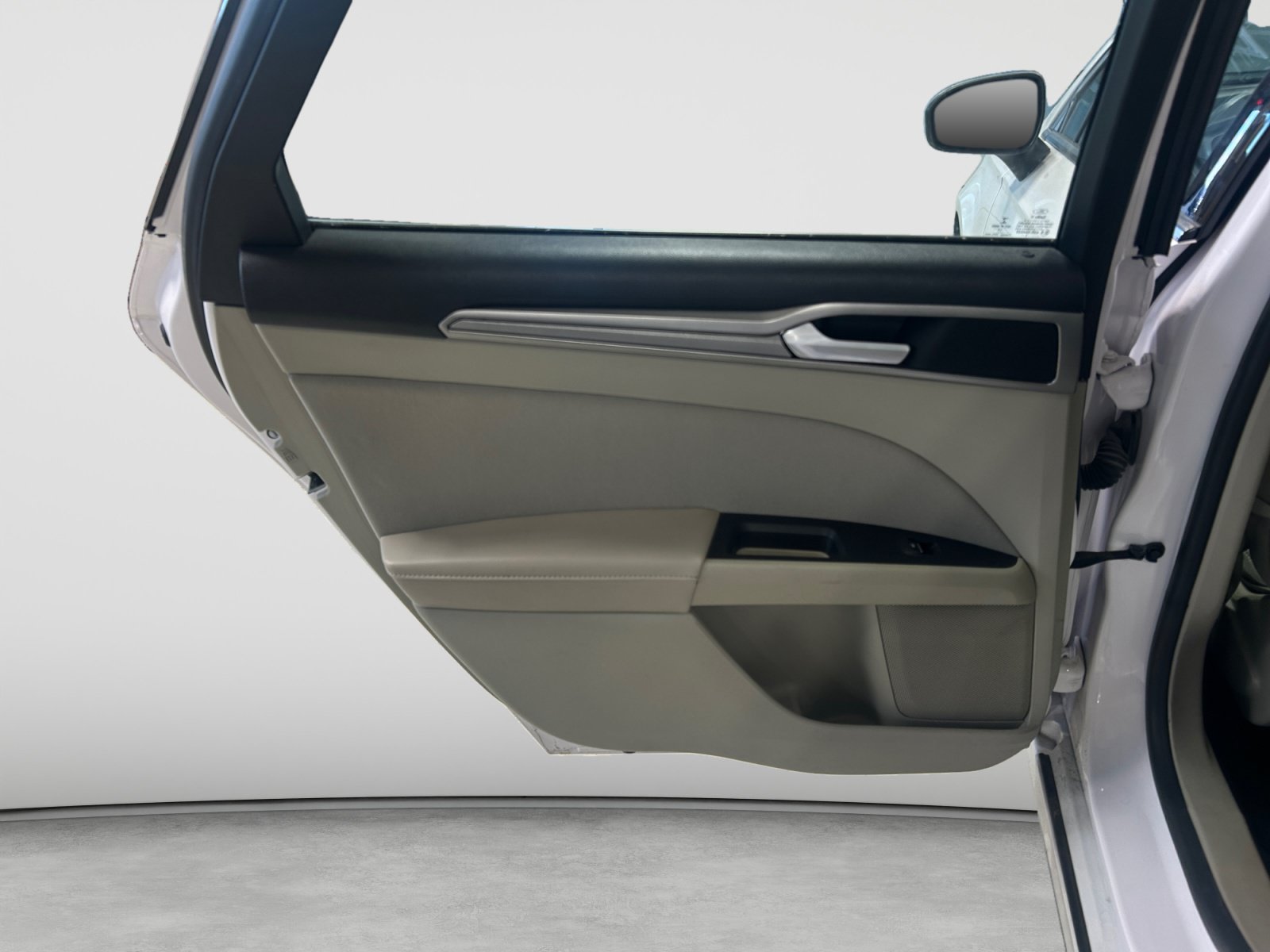 Used 2019 Ford Fusion SE FWD image 19