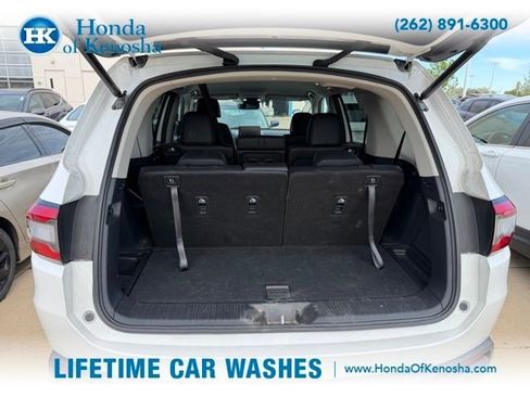 Used 2025 Honda Pilot EX-L image 11