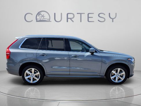 Used 2021 Volvo XC90 T6 Momentum w/ Climate Package AWD/4WD image 6