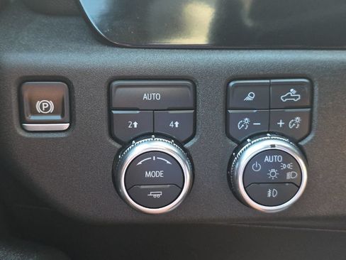 Used 2025 GMC Sierra 1500 SLT AWD/4WD image 22