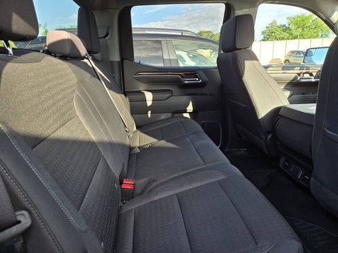 Used 2023 Chevrolet Silverado 1500 LT AWD/4WD image 7