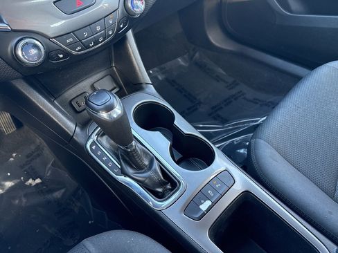 Used 2019 Chevrolet Cruze LT w/ Convenience Package image 18