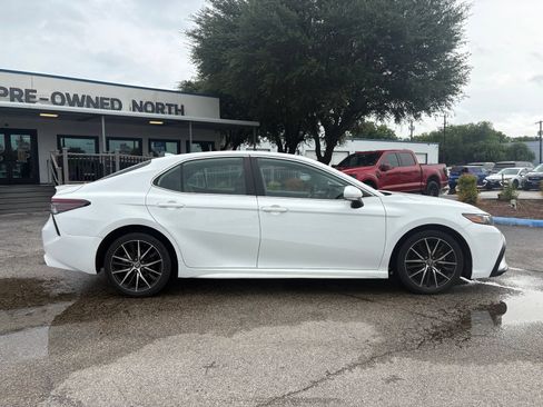 Used 2023 Toyota Camry SE FWD image 2