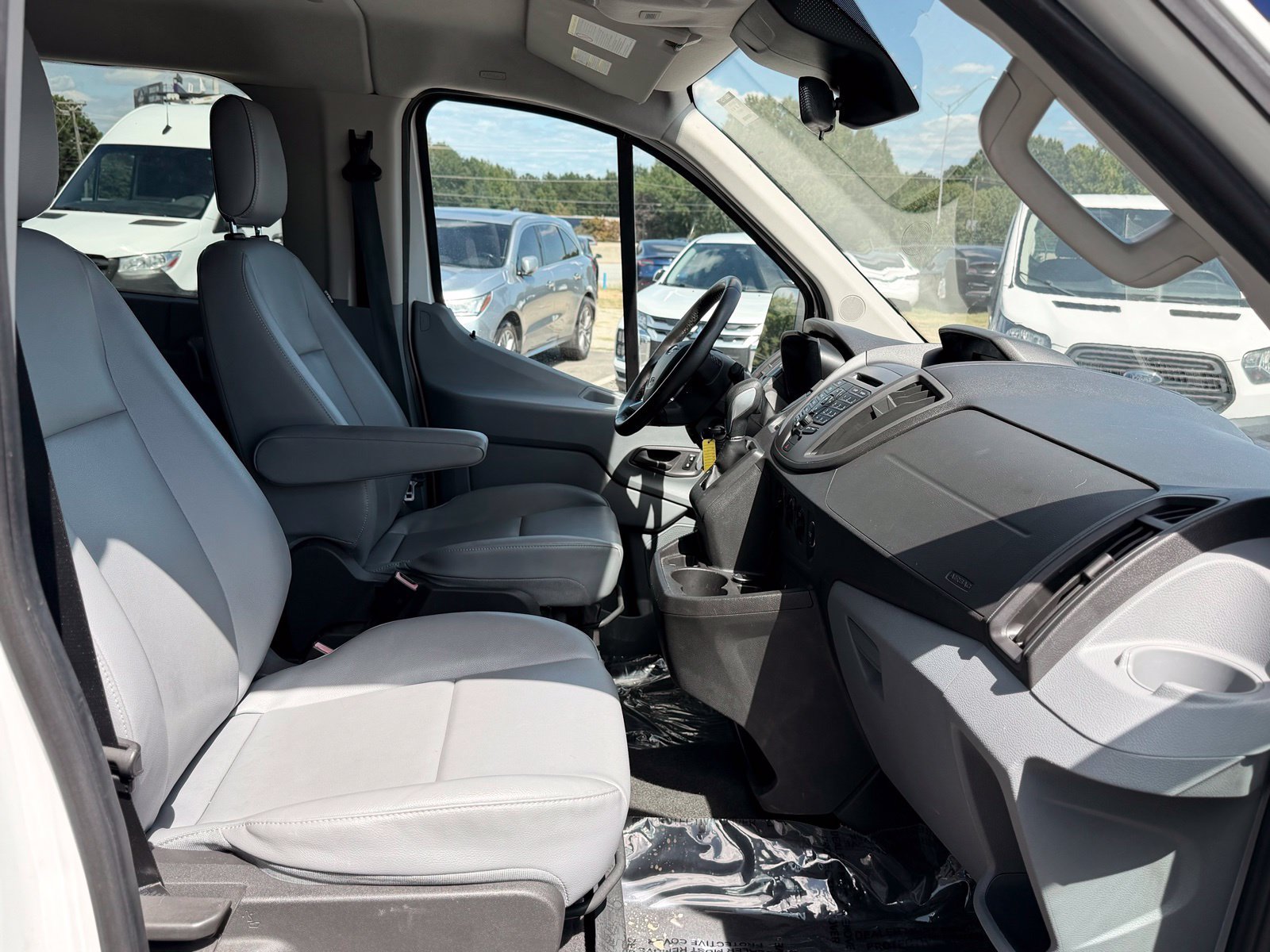 Used 2016 Ford Transit 150 XL RWD image 22