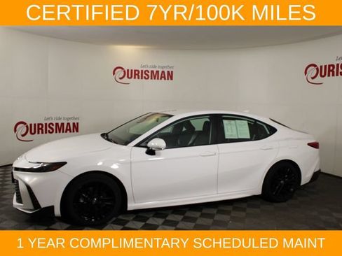 Used 2025 Toyota Camry SE FWD image 3