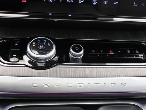 Used 2025 Ford Expedition Max Platinum w/ Platinum Ultimate Package image 28