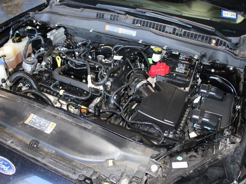 Used 2020 Ford Fusion SEL image 29