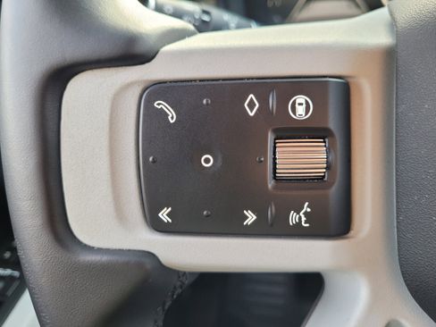 Used 2024 Land Rover Defender 110 S image 26