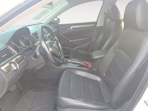Used 2018 Volkswagen Passat 2.0T SE image 9