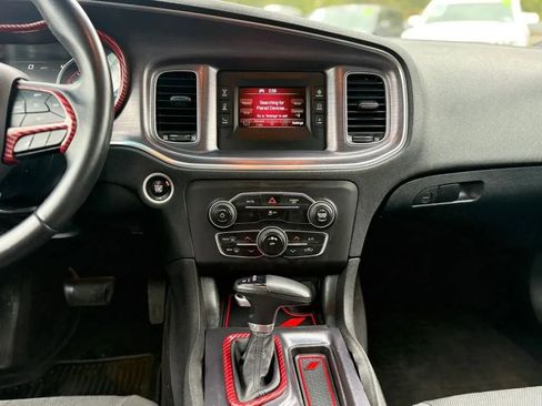 Used 2017 Dodge Charger SE RWD image 15