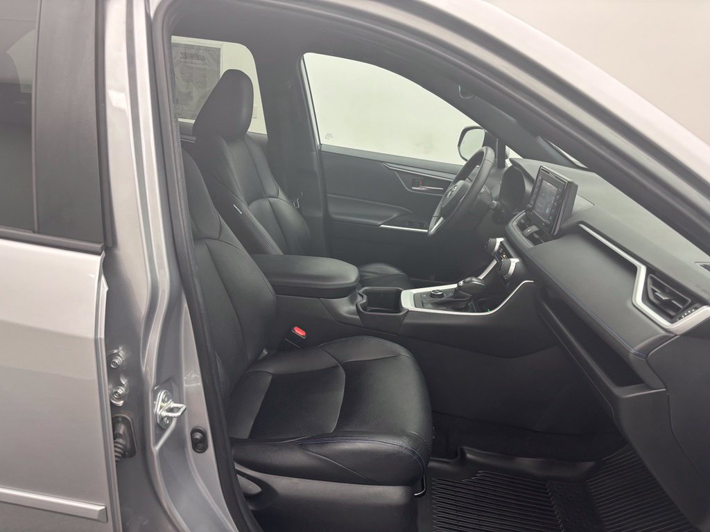 Used 2022 Toyota RAV4 SE w/ SE Grade Weather Package AWD/4WD image 31