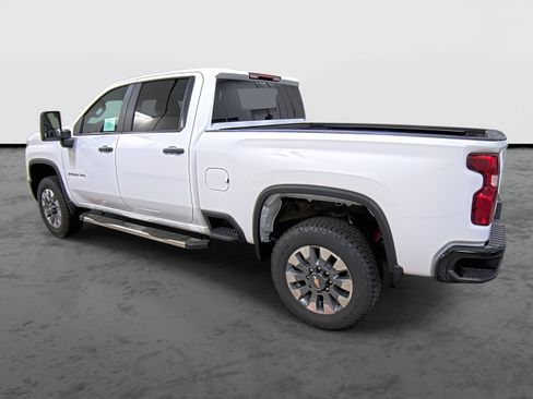Used 2024 Chevrolet Silverado 2500 Custom w/ Custom Convenience Package AWD/4WD image 2