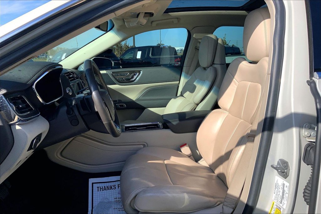 Used 2019 Lincoln Continental Select w/ Continental Climate Package FWD image 9