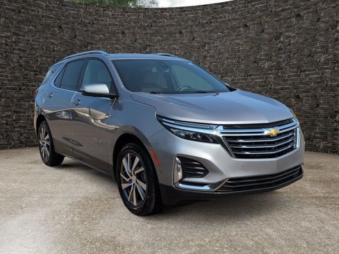 Used 2023 Chevrolet Equinox Premier FWD image 2
