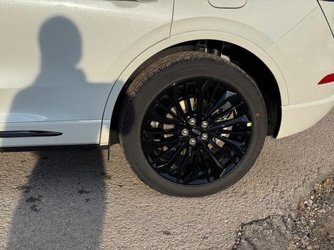 New 2026 Lincoln Corsair Grand Touring image 9