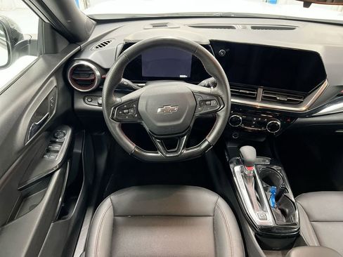 Used 2024 Chevrolet Trax RS FWD image 6