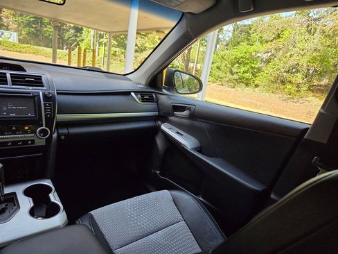 Used 2012 Toyota Camry SE image 23