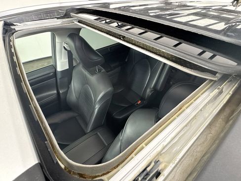 Used 2020 Toyota Highlander XLE AWD/4WD image 24