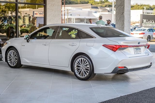 Used 2019 Toyota Avalon Limited FWD image 7