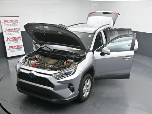 Used 2020 Toyota RAV4 XLE image 30