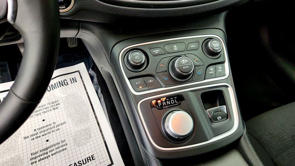 Used 2015 Chrysler 200 Limited w/ Convenience Group FWD image 18