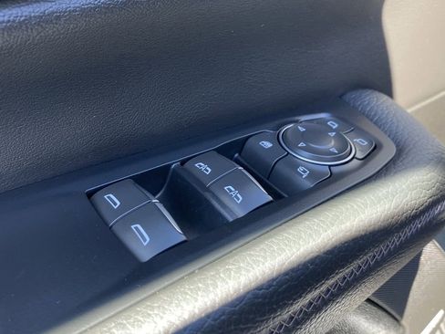 Used 2025 GMC Yukon XL Denali image 24