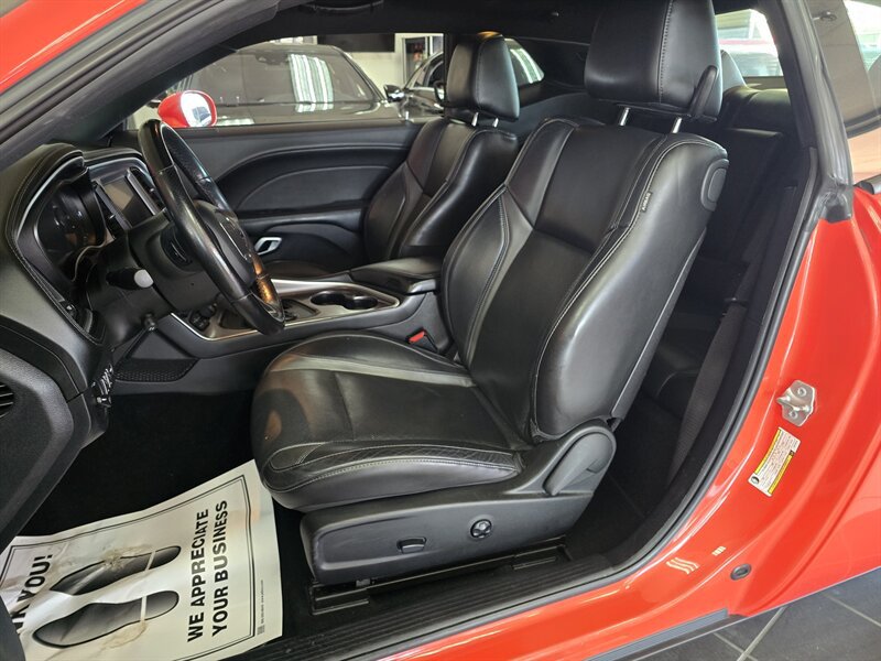 Used 2020 Dodge Challenger SXT w/ Plus Package RWD image 9