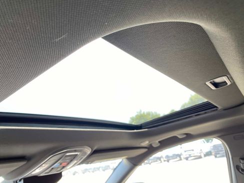 New 2025 Jeep Grand Cherokee Altitude image 8