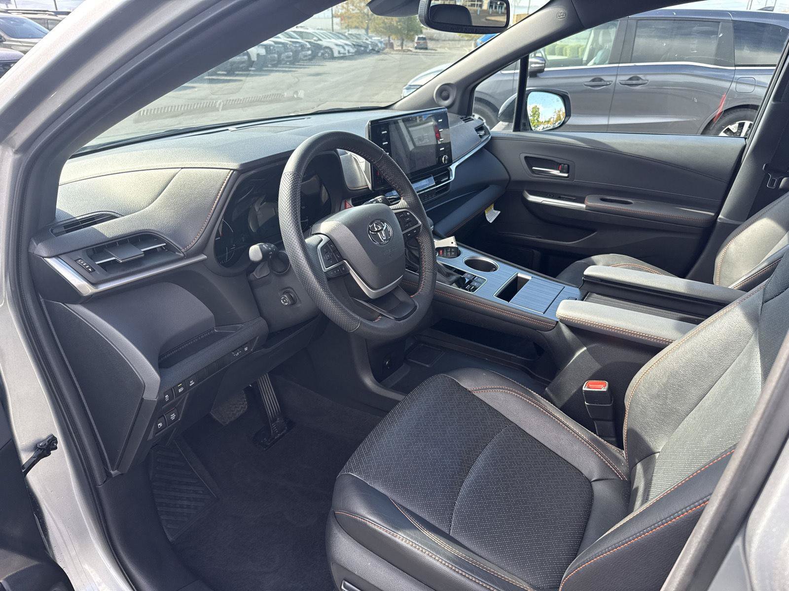 Used 2024 Toyota Sienna XSE w/ XSE Premium Package FWD image 12