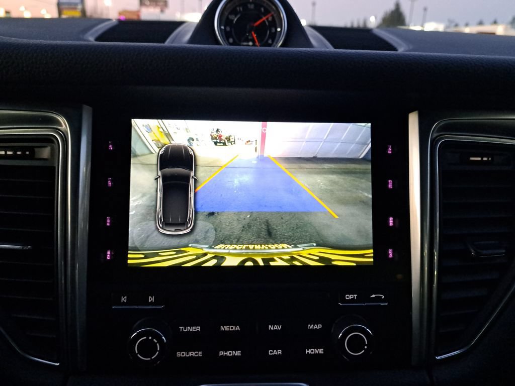 Used 2018 Porsche Macan AWD/4WD image 24