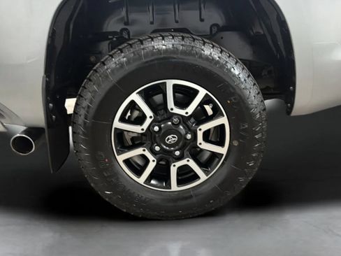 Used 2018 Toyota Tundra SR5 AWD/4WD image 27