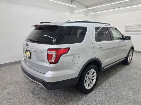 Used 2016 Ford Explorer XLT w/ Equipment Group 201A FWD image 6
