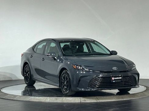 Used 2025 Toyota Camry LE FWD image 2