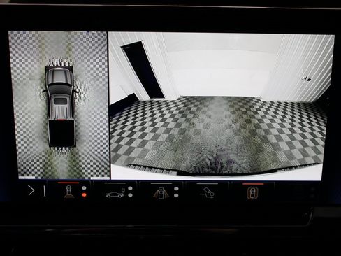 Used 2024 Chevrolet Silverado 1500 ZR2 image 16