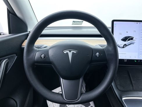 Used 2021 Tesla Model Y Long Range image 25