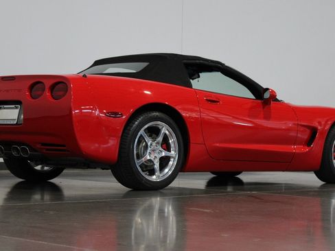 Used 2000 Chevrolet Corvette Convertible w/ Memory Pkg RWD image 25