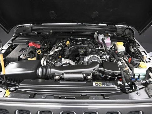 Used 2018 Jeep Wrangler Unlimited Sahara AWD/4WD image 22