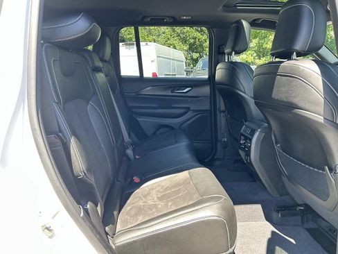 Used 2023 Jeep Grand Cherokee Altitude AWD/4WD image 16