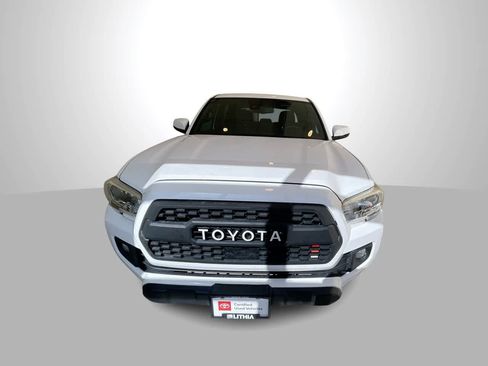 Certified 2019 Toyota Tacoma TRD Off-Road w/ Technology Package AWD/4WD image 3