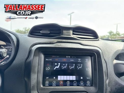 Used 2020 Jeep Renegade Altitude FWD image 21
